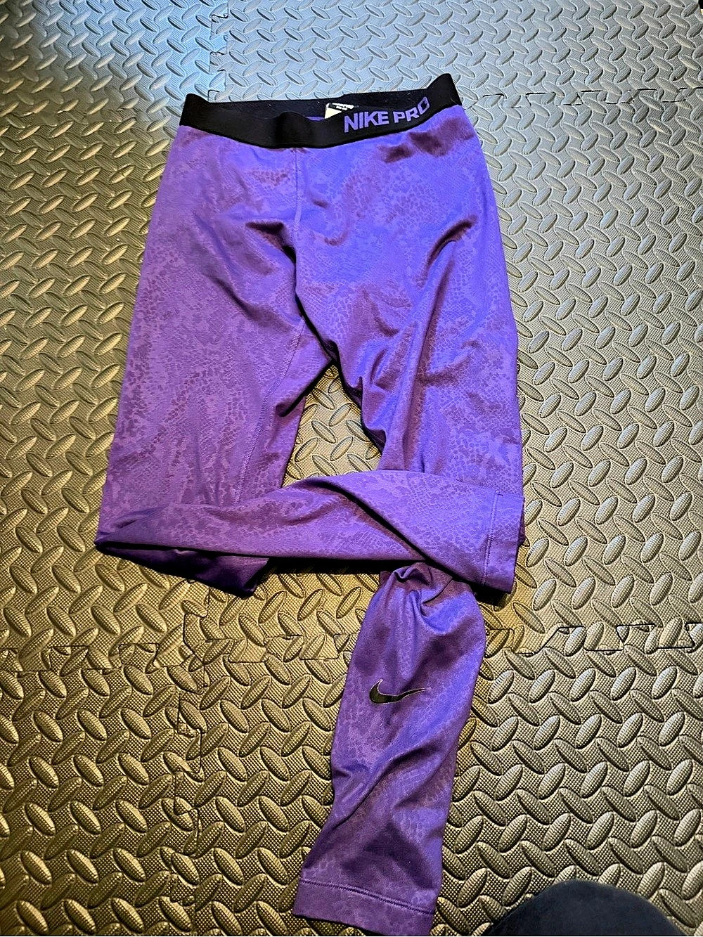 Nike Pro Dri-FIT Snakeskin Print Leggings Purple & Black Medium